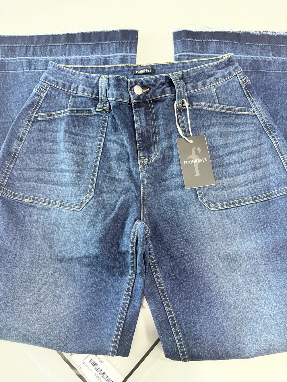 Women's wide straight leg midrise baggy pocket denim jeans. Size medium. - Picture 7 of 9